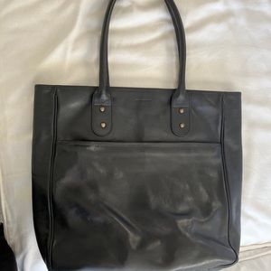 Burberry black leather tote with 4 pockets excellent pre-owned condition